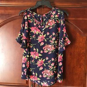 NWOT Harve Benard cold shoulder top
